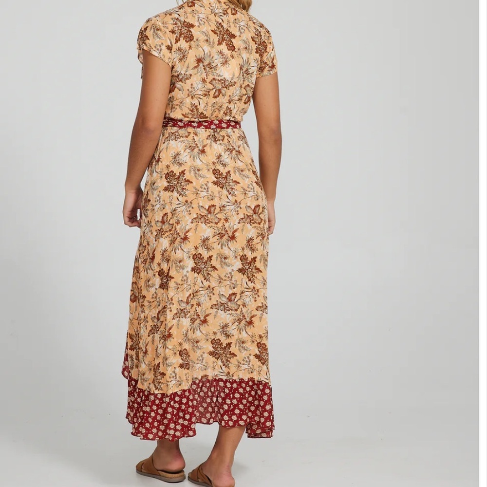 Floral Wrap Dress with Red Accents - Picture 7 of 7
